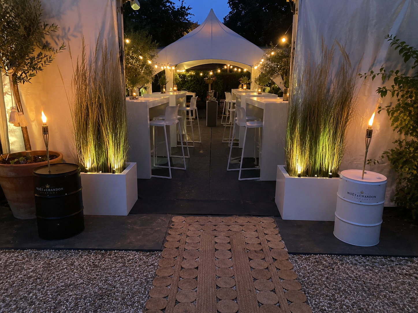 Avond event met sfeerverlichting en glitterende decor